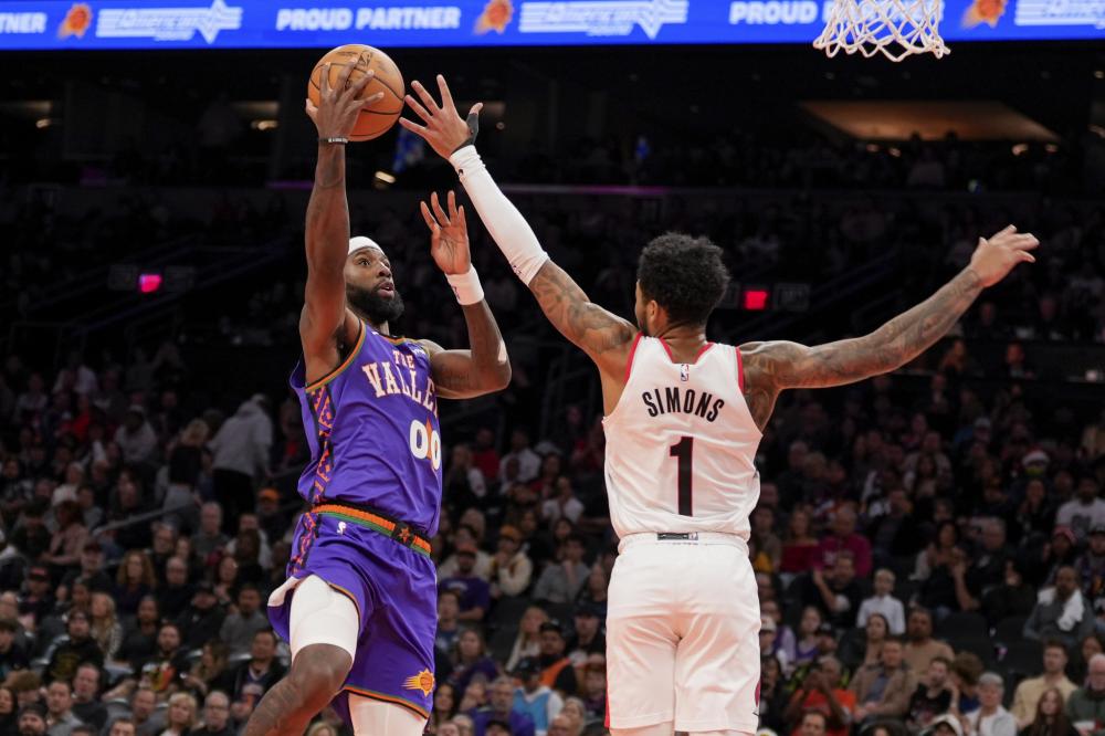 人士感到困 人士感到困